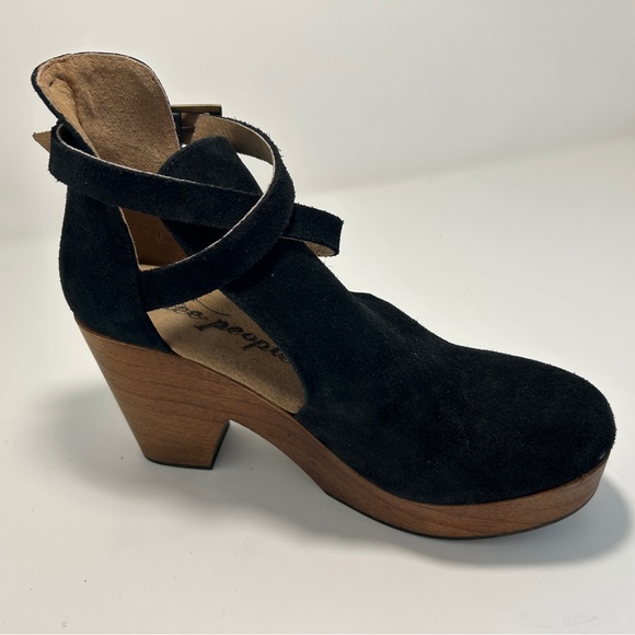 EUC Free People Cedar Clog Black Suede Platform Ankle Strap Bootie Sandal - Picture 3 of 9
